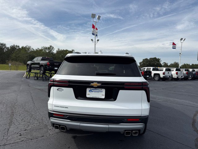 Used 2026 Chevrolet Traverse LT w/ Driver Confidence Package FWD image 4