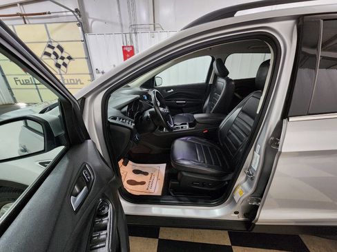 Used 2019 Ford Escape SEL image 12