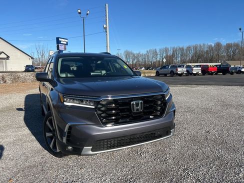 Used 2025 Honda Pilot Touring image 6