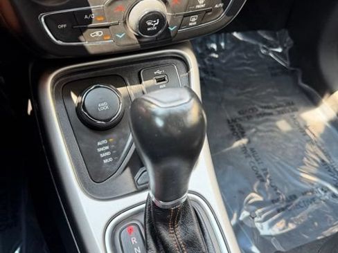 Used 2020 Jeep Compass Latitude AWD/4WD image 28