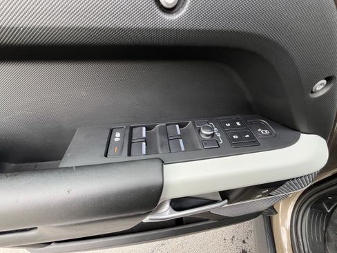 Used 2023 Land Rover Defender 110 X-Dynamic SE image 14