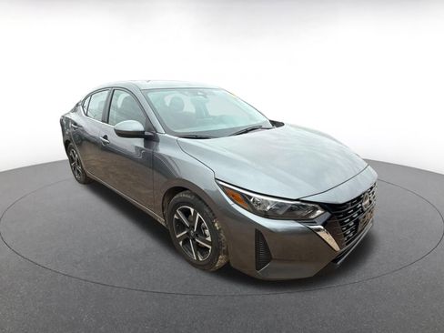 Used 2025 Nissan Sentra SV image 2