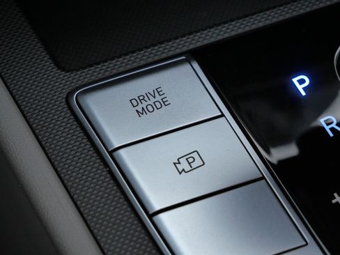 Certified 2025 Hyundai Elantra Sport image 27