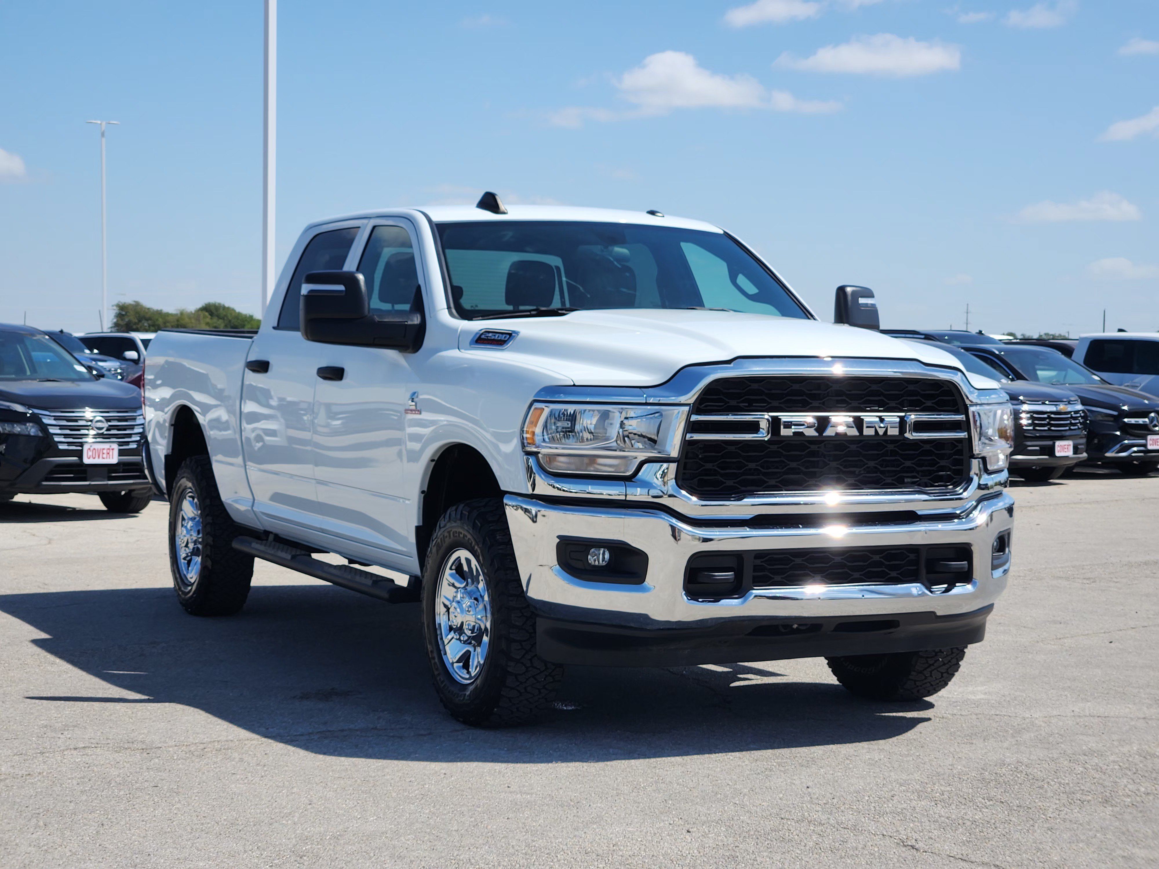 Used 2024 RAM 2500 Tradesman w/ Chrome Appearance Group AWD/4WD image 3