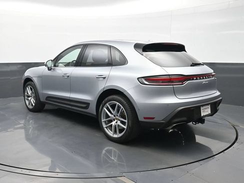 Certified 2022 Porsche Macan AWD/4WD image 3