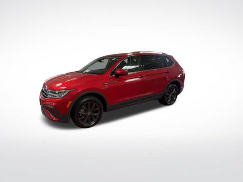 Certified 2023 Volkswagen Tiguan SE w/ Panoramic Sunroof Package FWD image 5