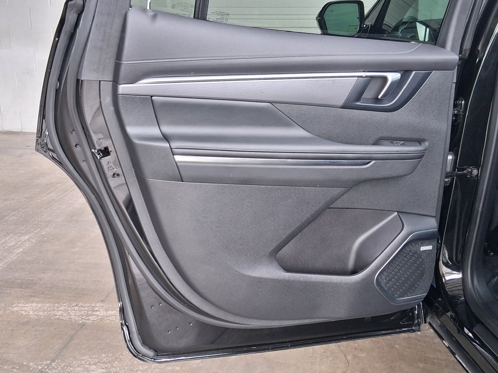 Used 2025 Buick Enclave Sport Touring w/ Power Package FWD image 21