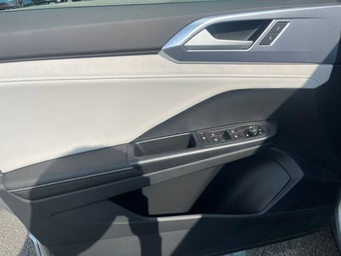 New 2025 Volkswagen Taos SE image 8