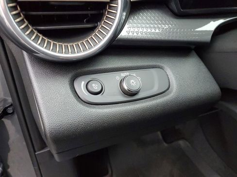 Used 2024 Chevrolet Trax ACTIV w/ Sunroof Package image 10