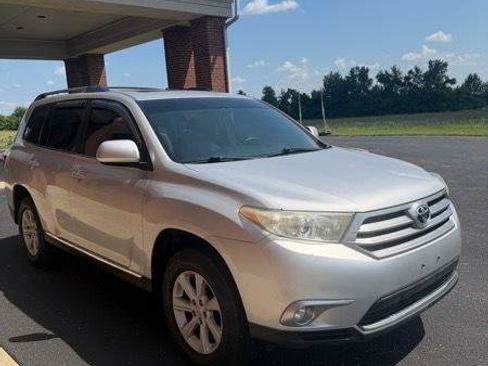Used 2012 Toyota Highlander SE w/ Tow Pkg AWD/4WD image 9