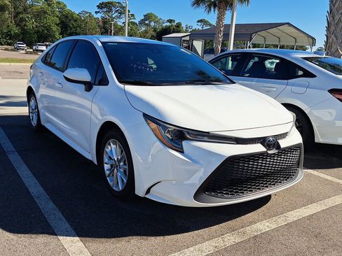 Used 2021 Toyota Corolla LE image 4