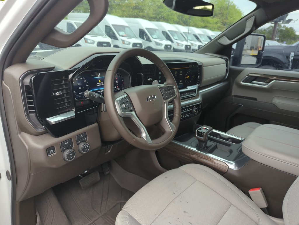 Used 2025 Chevrolet Silverado 1500 RST w/ Max Trailering Package AWD/4WD image 10