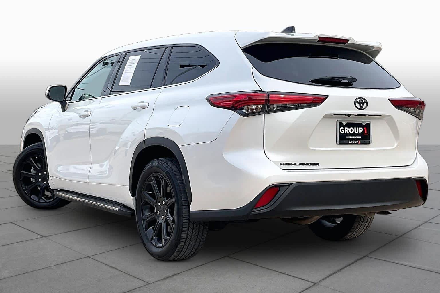 Used 2022 Toyota Highlander L FWD image 12