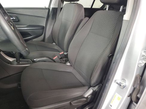 Used 2022 Chevrolet Trax LS w/ Tint and Cruise Package image 12