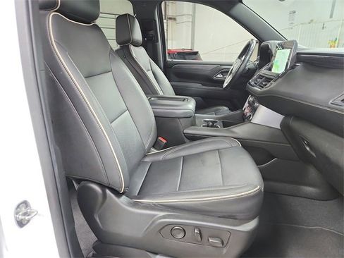 Used 2022 GMC Yukon XL SLT image 39