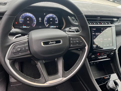 New 2025 Jeep Grand Cherokee Laredo X w/ Luxury Tech Group I AWD/4WD image 21