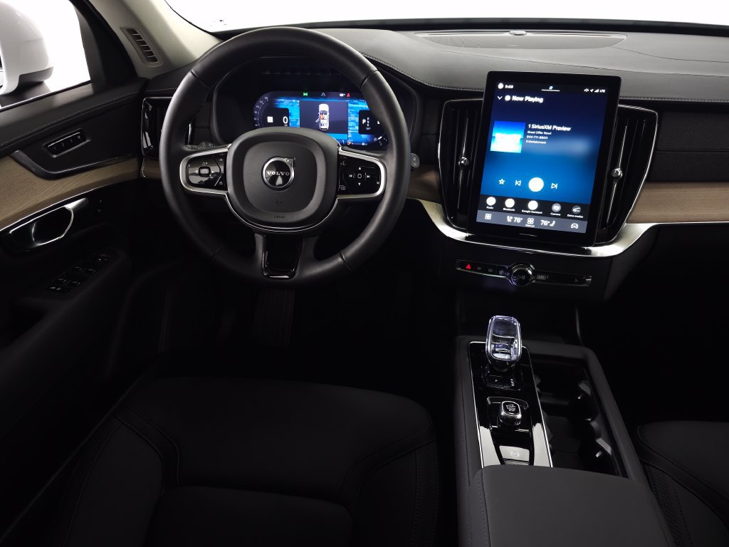 Certified 2025 Volvo XC90 B5 Core AWD/4WD image 19
