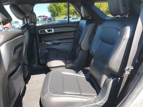 Used 2020 Ford Explorer XLT w/ Equipment Group 202A image 28