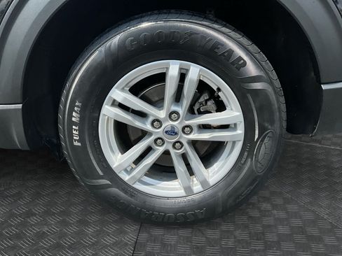 Used 2023 Ford Explorer XLT w/ Equipment Group 202A AWD/4WD image 9