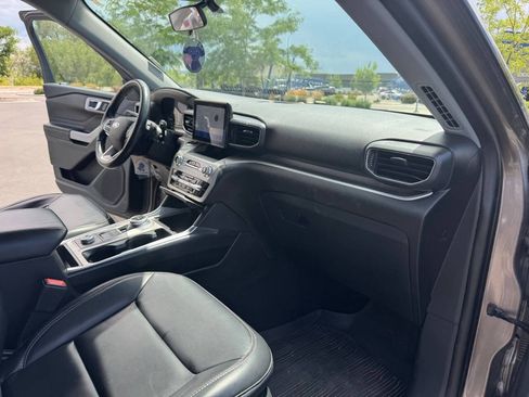 Used 2021 Ford Explorer XLT AWD/4WD image 17