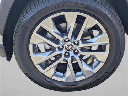 Used 2023 Toyota RAV4 XLE Premium image 23