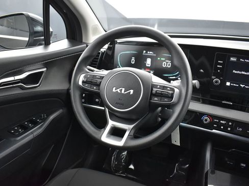 Used 2025 Kia Sportage LX image 17