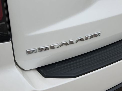 Certified 2023 Cadillac Escalade Premium Luxury w/ LPO, Radiant Package AWD/4WD image 27