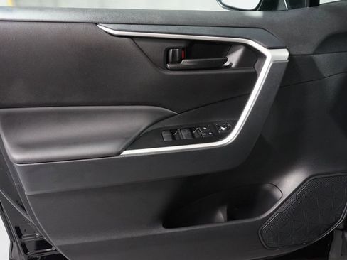 Certified 2025 Toyota RAV4 LE image 29