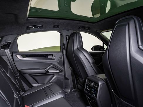 New 2026 Porsche Cayenne GTS AWD/4WD image 16