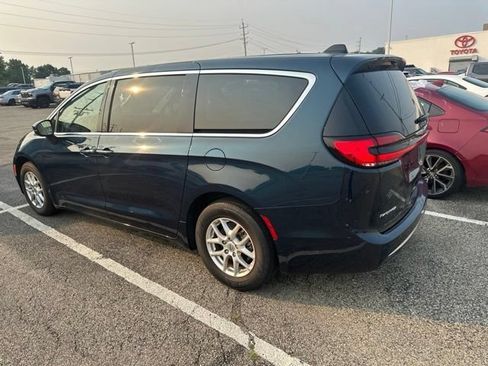 Used 2023 Chrysler Pacifica Touring-L FWD image 24