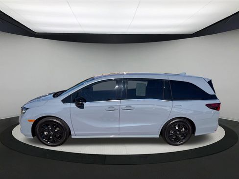 Used 2023 Honda Odyssey Sport image 4