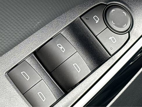 New 2026 Chevrolet Equinox LT w/ Convenience Package II image 17