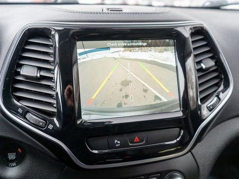 Used 2020 Jeep Cherokee Limited image 29