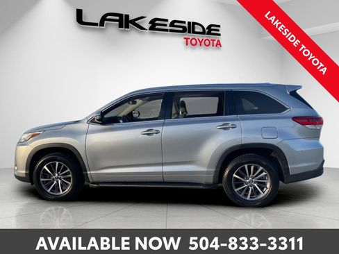 Used 2017 Toyota Highlander XLE image 3