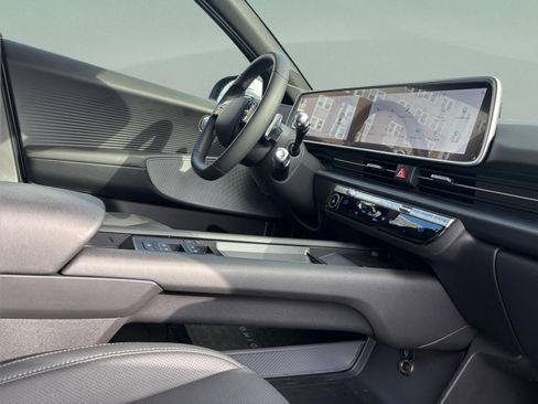 Used 2025 Hyundai Ioniq 6 SEL image 25