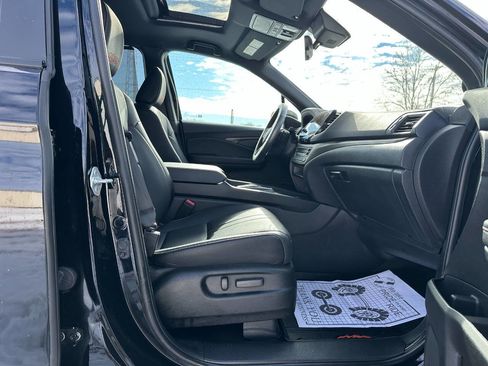 Used 2025 Honda Passport TrailSport image 16