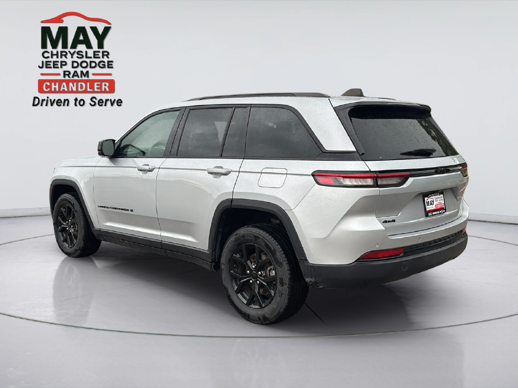 Used 2024 Jeep Grand Cherokee Altitude AWD/4WD image 5