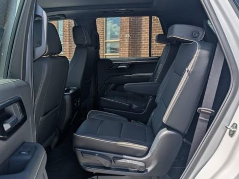 Used 2025 Chevrolet Tahoe Premier AWD/4WD image 5