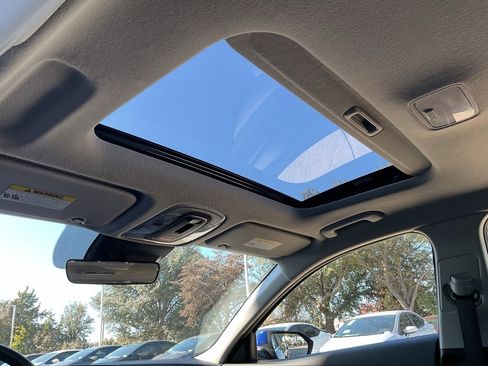 Used 2025 Hyundai Elantra SEL image 19