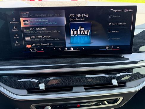 Used 2024 BMW X7 xDrive40i w/ M Sport Package AWD/4WD image 39