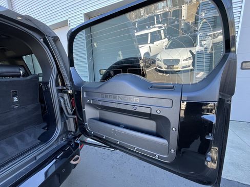 Certified 2024 Land Rover Defender 130 X-Dynamic SE image 37