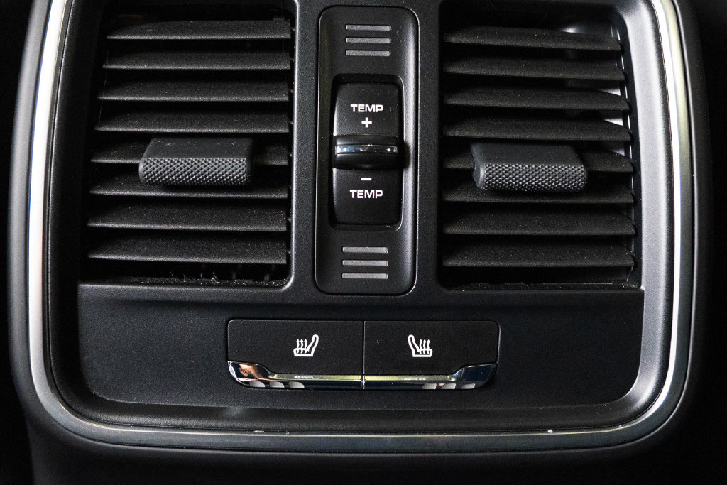 Certified 2025 Porsche Macan AWD/4WD image 35