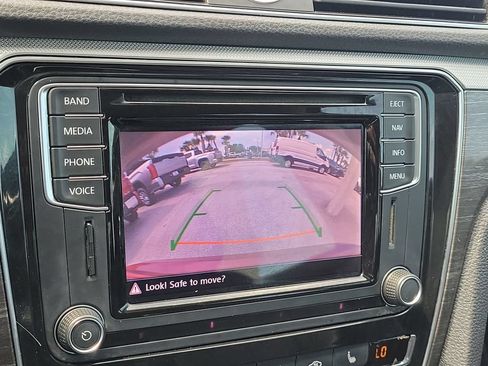 Used 2016 Volkswagen Passat 1.8T SE FWD image 16