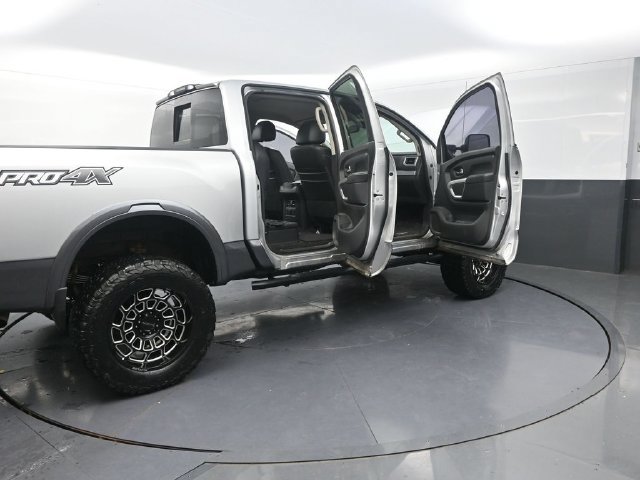 Used 2018 Nissan Titan PRO-4X w/ Pro-4x Convenience Package AWD/4WD image 45