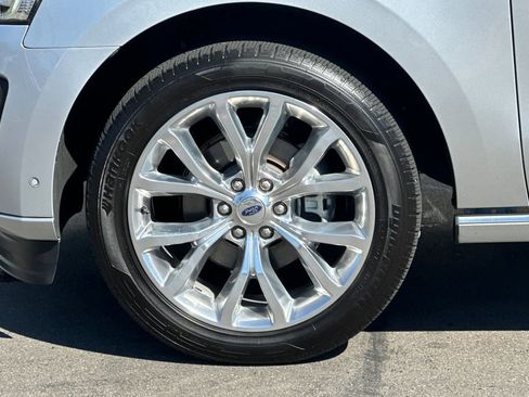 Used 2018 Ford Expedition Platinum image 32