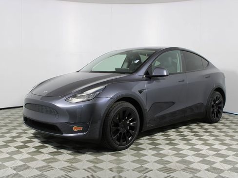 Used 2020 Tesla Model Y Long Range image 3
