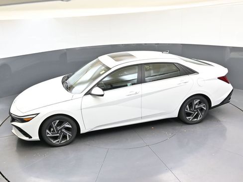 Used 2025 Hyundai Elantra SEL w/ Cargo Package image 46