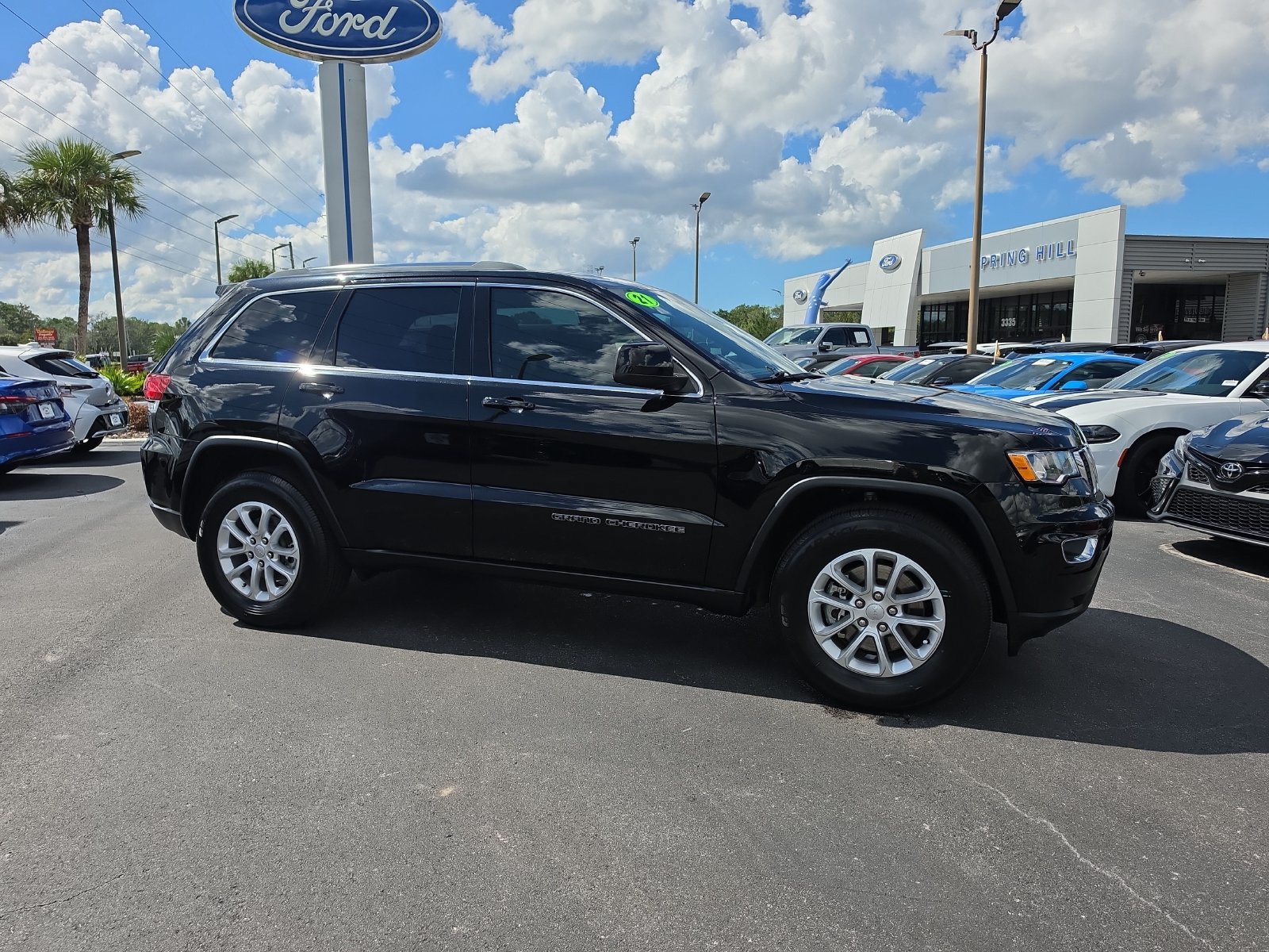 Used 2021 Jeep Grand Cherokee Laredo w/ Security & Convenience Group RWD image 2