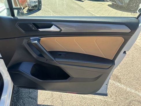 Used 2023 Volkswagen Tiguan SE w/ Panoramic Sunroof Package AWD/4WD image 35
