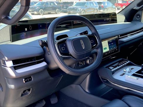 New 2026 Lincoln Navigator L Reserve AWD/4WD image 8